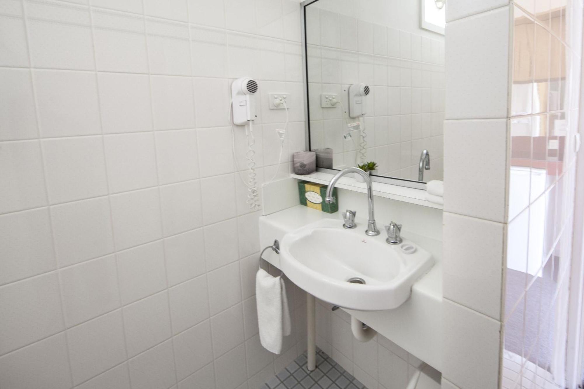 Redhill Cooma Motor Inn Zewnętrze zdjęcie