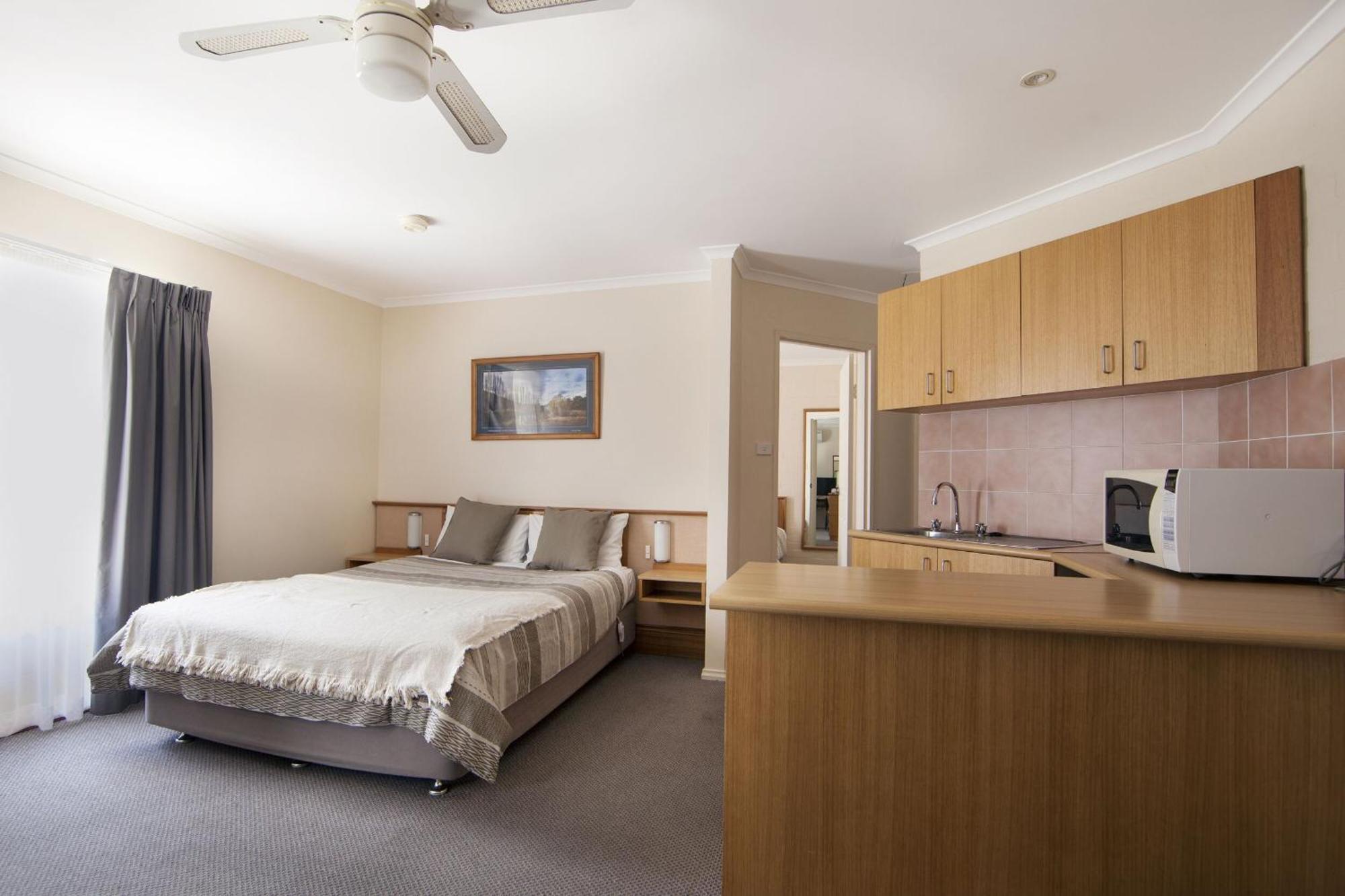 Redhill Cooma Motor Inn Zewnętrze zdjęcie