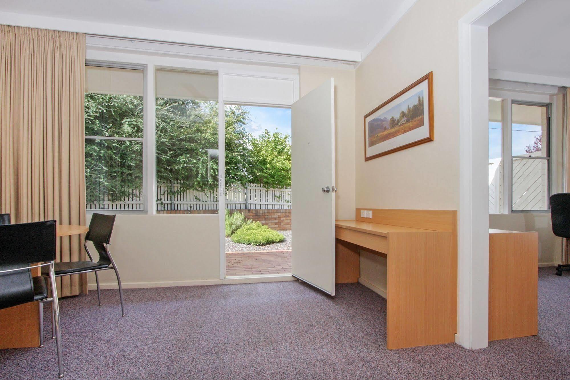 Redhill Cooma Motor Inn Zewnętrze zdjęcie